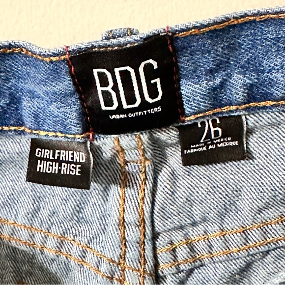 Urban Outfitters BDG Dark denim Girlfriend high rise shorts size 26 - Picture 4 of 7
